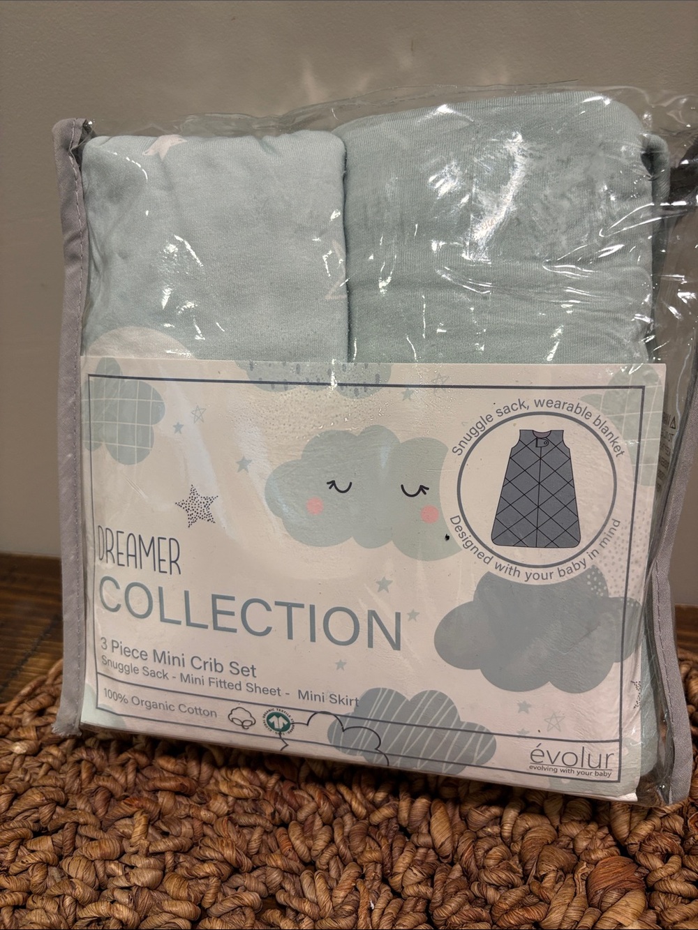 Bumper Dreamer Collection 3-Piece Mini Crib Set in mint green